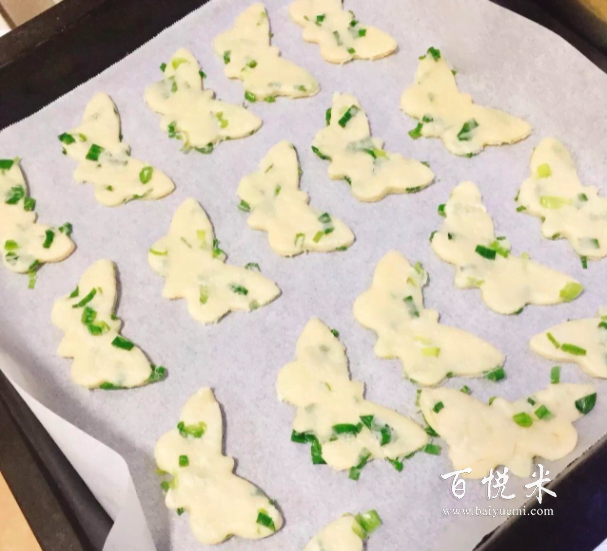 西式糕點(diǎn)，香蔥，蘇打餅干的制作方法，低熱量，酥脆味道還不錯(cuò)